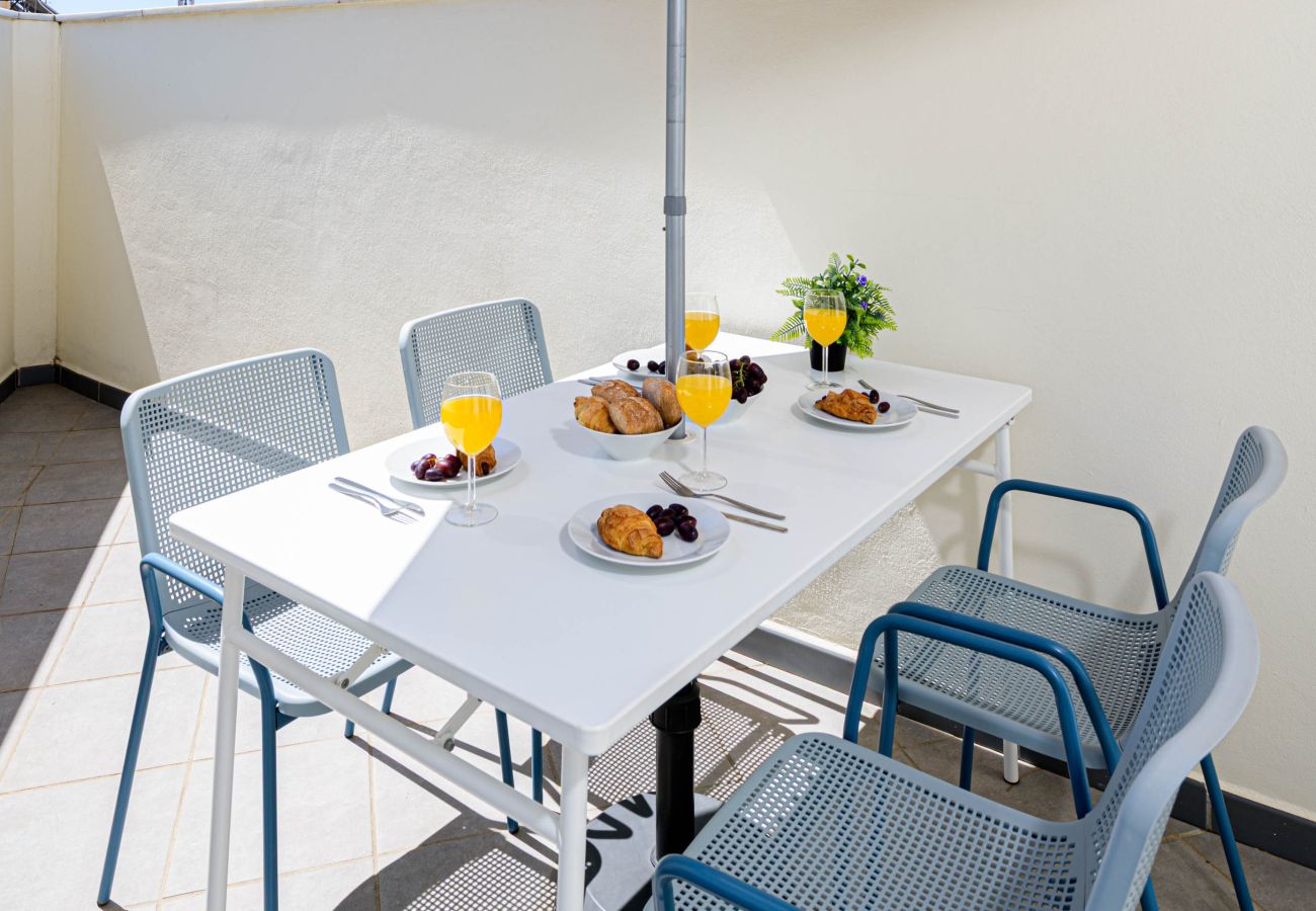 Apartamento en Rincón de la Victoria - WintowinRentals Ático con Terraza Privada en el Centro de Rincón de la Victoria