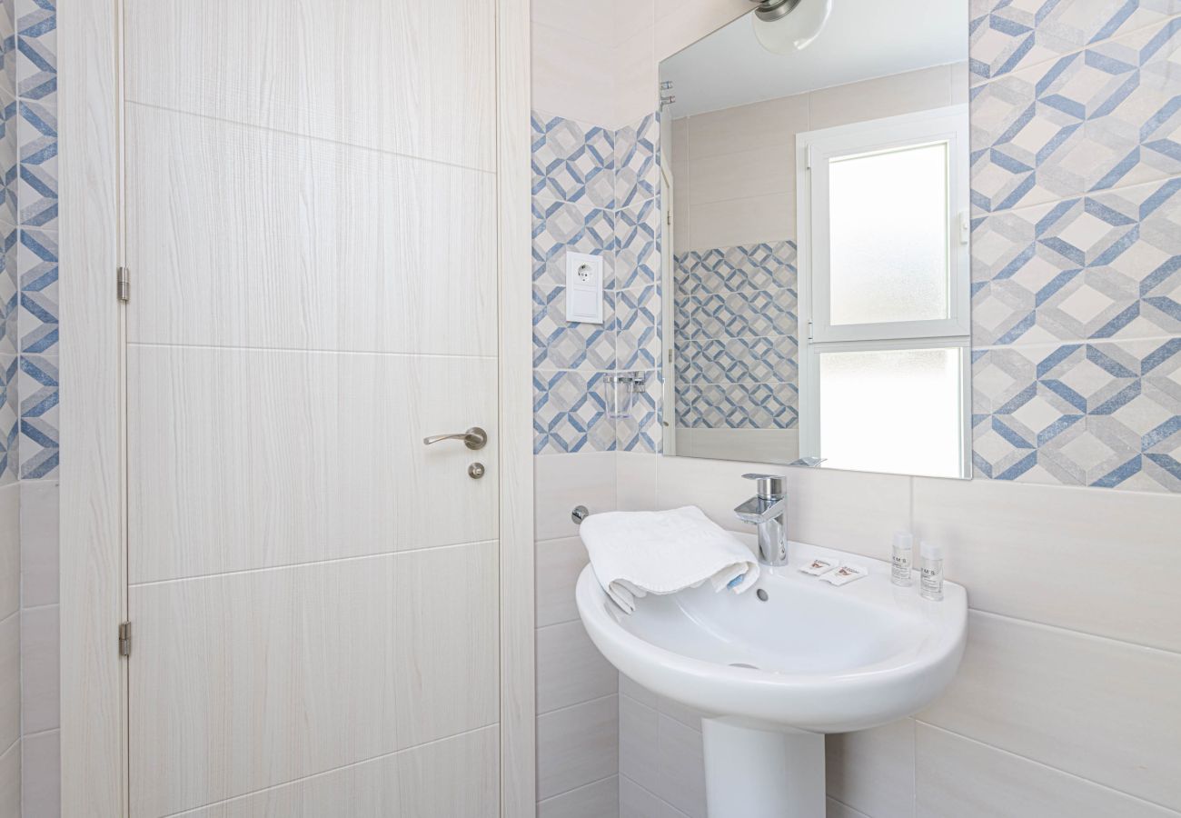 Apartamento en Rincón de la Victoria - WintowinRentals Ático con Terraza Privada en el Centro de Rincón de la Victoria