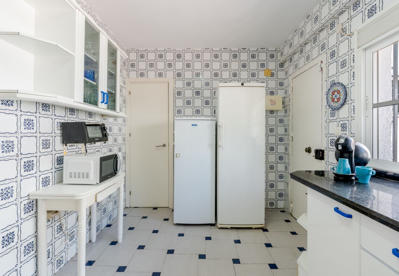 Casa en Rincón de la Victoria - WintowinRentals Casa con jardín privado en primera línea de playa