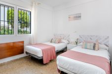 Casa en Rincón de la Victoria - WintowinRentals Casa con jardín privado en primera línea de playa