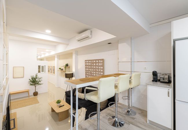 Apartamento en Málaga - WintowinRentals Loft reformado con garaje junto a la playa de Huelin Apartamento en Málaga - WintowinRentals Loft reformado con garaje junto a la playa de Huelin