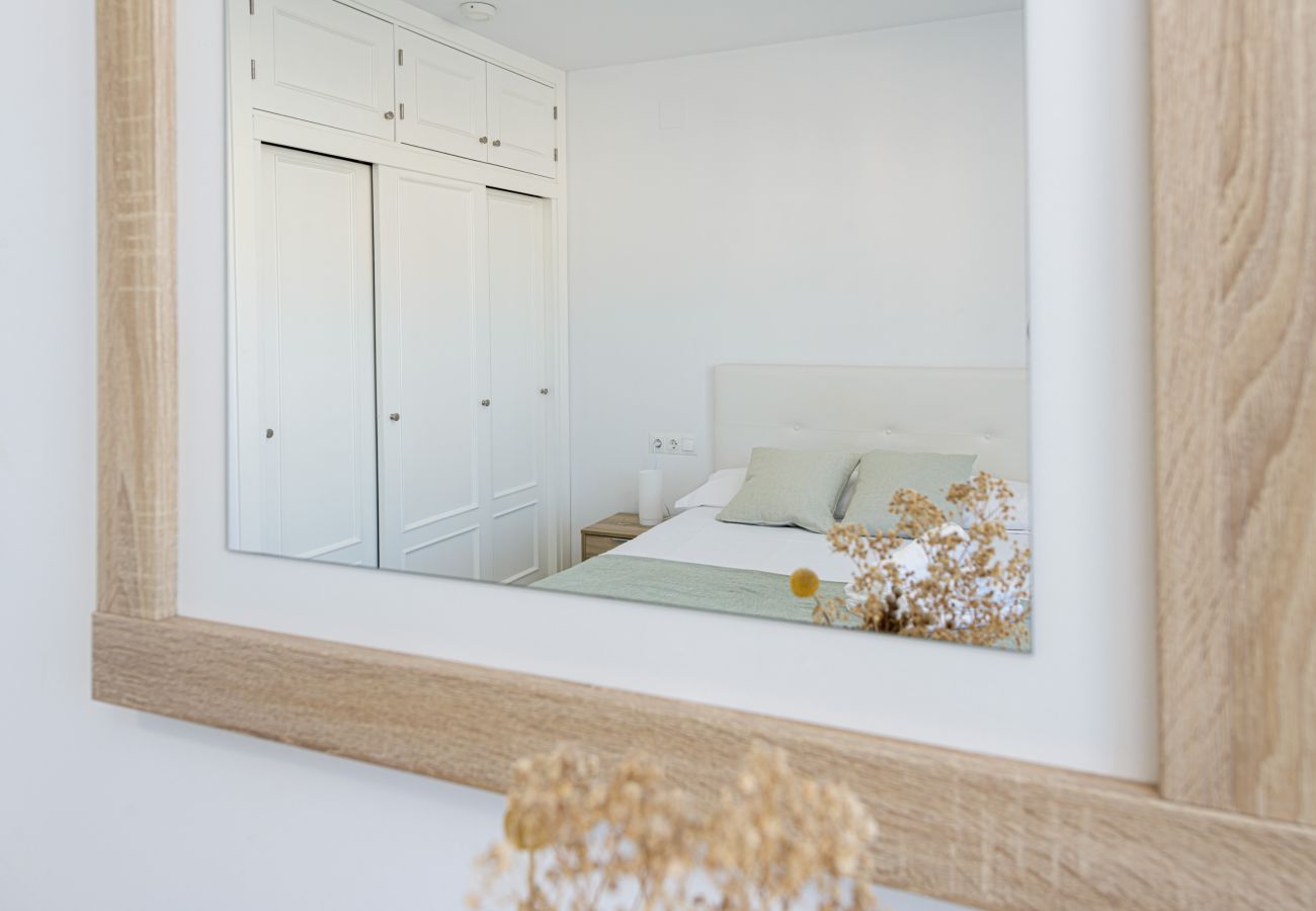 Apartamento en Fuengirola - WintowinRentals Apartamento con increíbles vistas al mar y montaña con piscina en Fuengirola