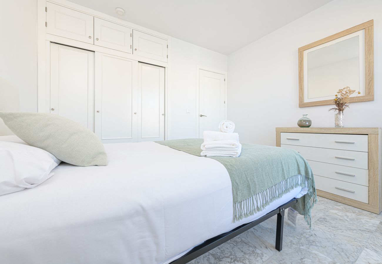 Apartamento en Fuengirola - WintowinRentals Apartamento con increíbles vistas al mar y montaña con piscina en Fuengirola