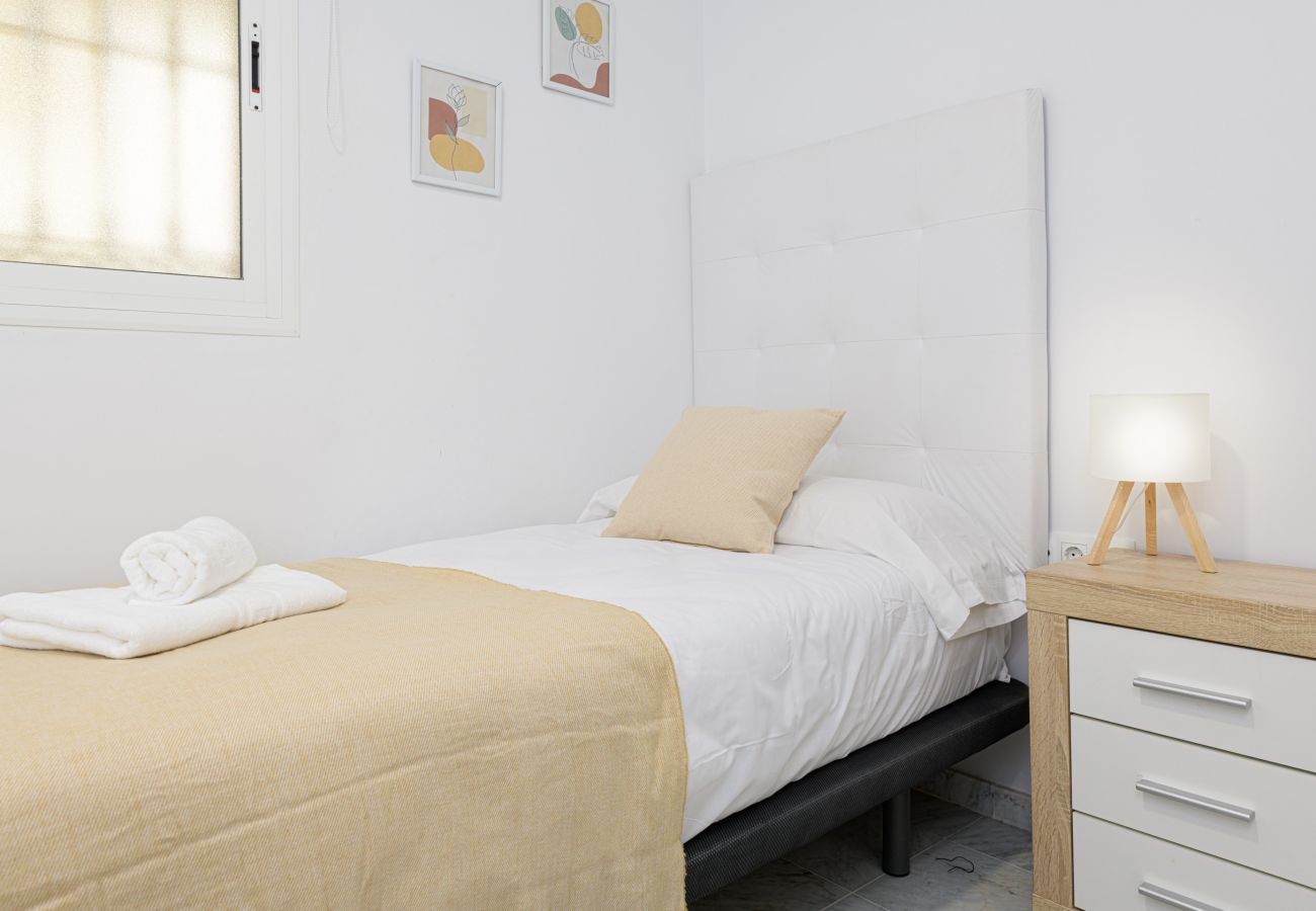 Apartamento en Fuengirola - WintowinRentals Apartamento con increíbles vistas al mar y montaña con piscina en Fuengirola