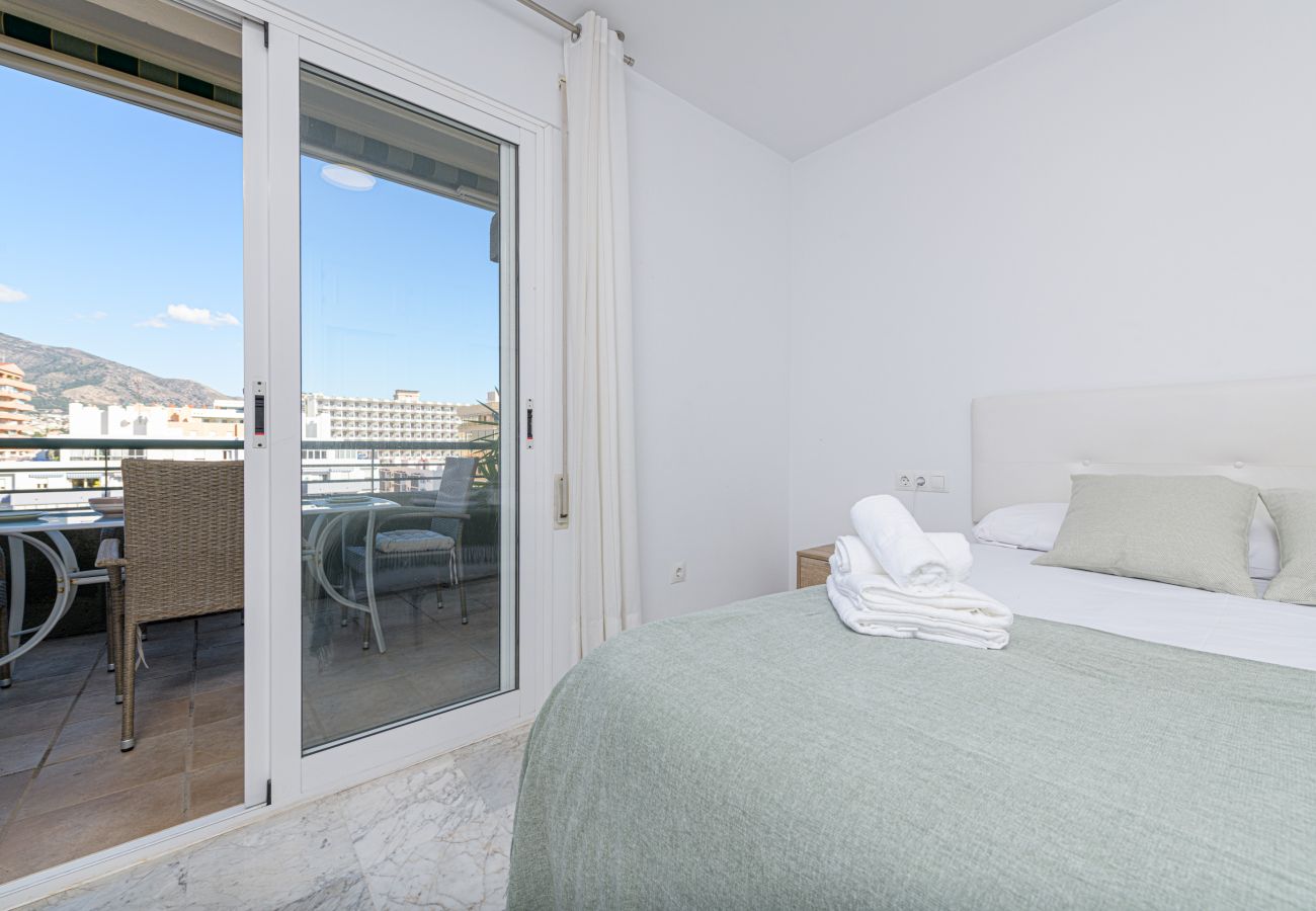 Apartamento en Fuengirola - WintowinRentals Apartamento con increíbles vistas al mar y montaña con piscina en Fuengirola