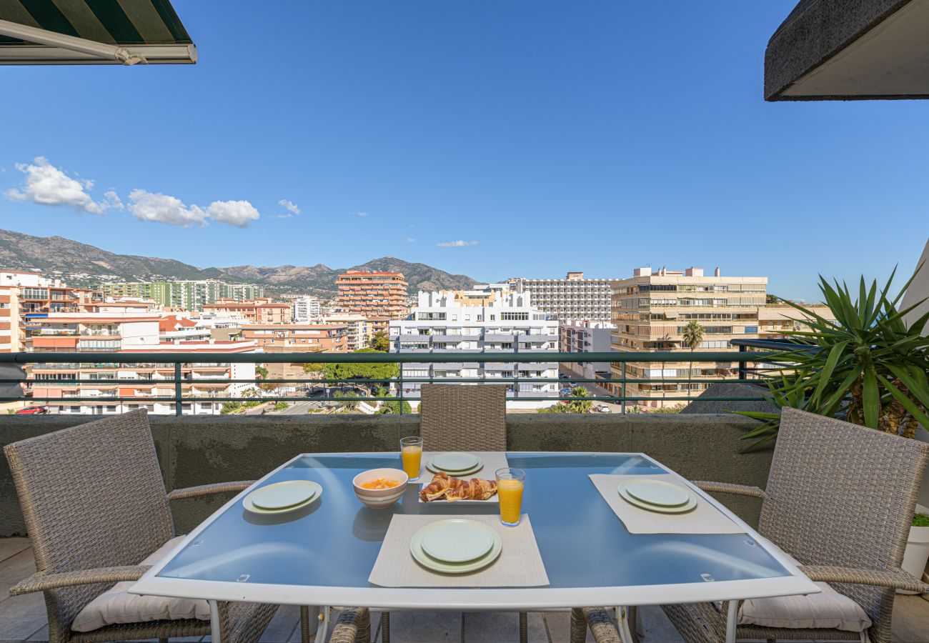 Apartamento en Fuengirola - WintowinRentals Apartamento con increíbles vistas al mar y montaña con piscina en Fuengirola