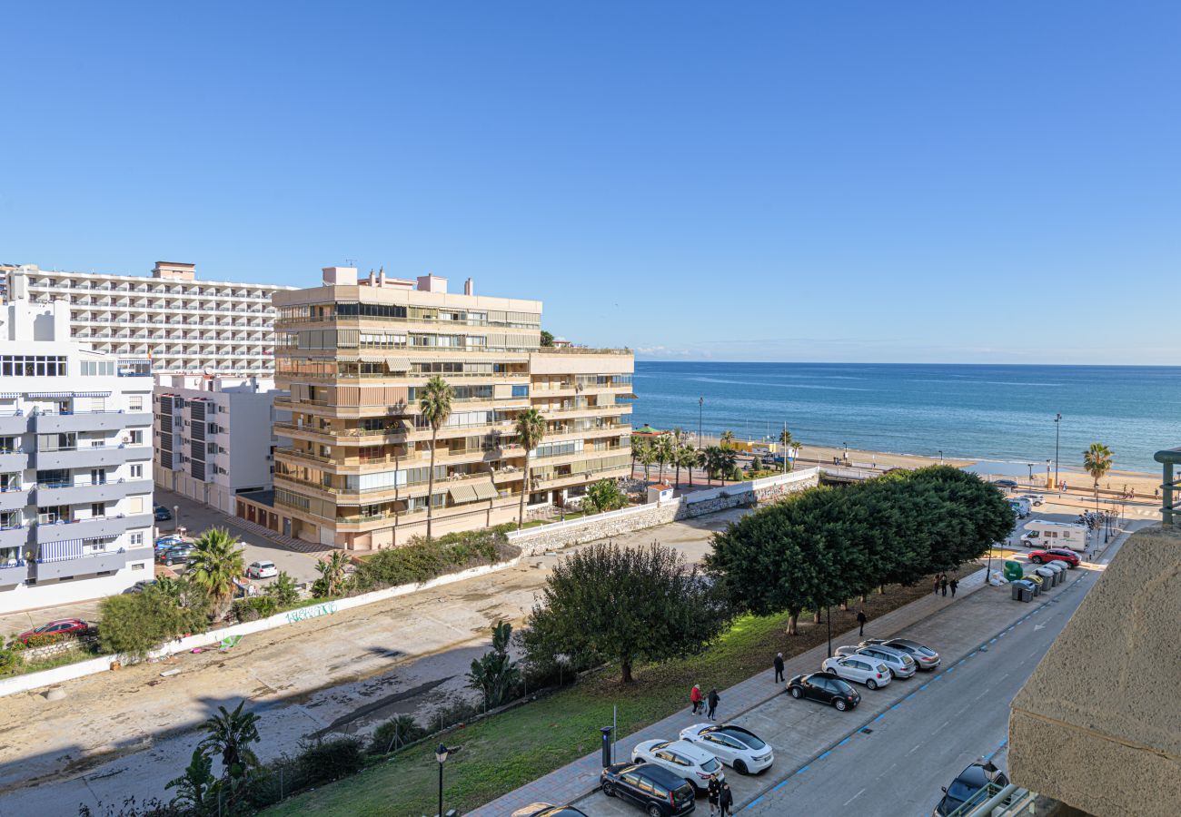 Apartamento en Fuengirola - WintowinRentals Apartamento con increíbles vistas al mar y montaña con piscina en Fuengirola