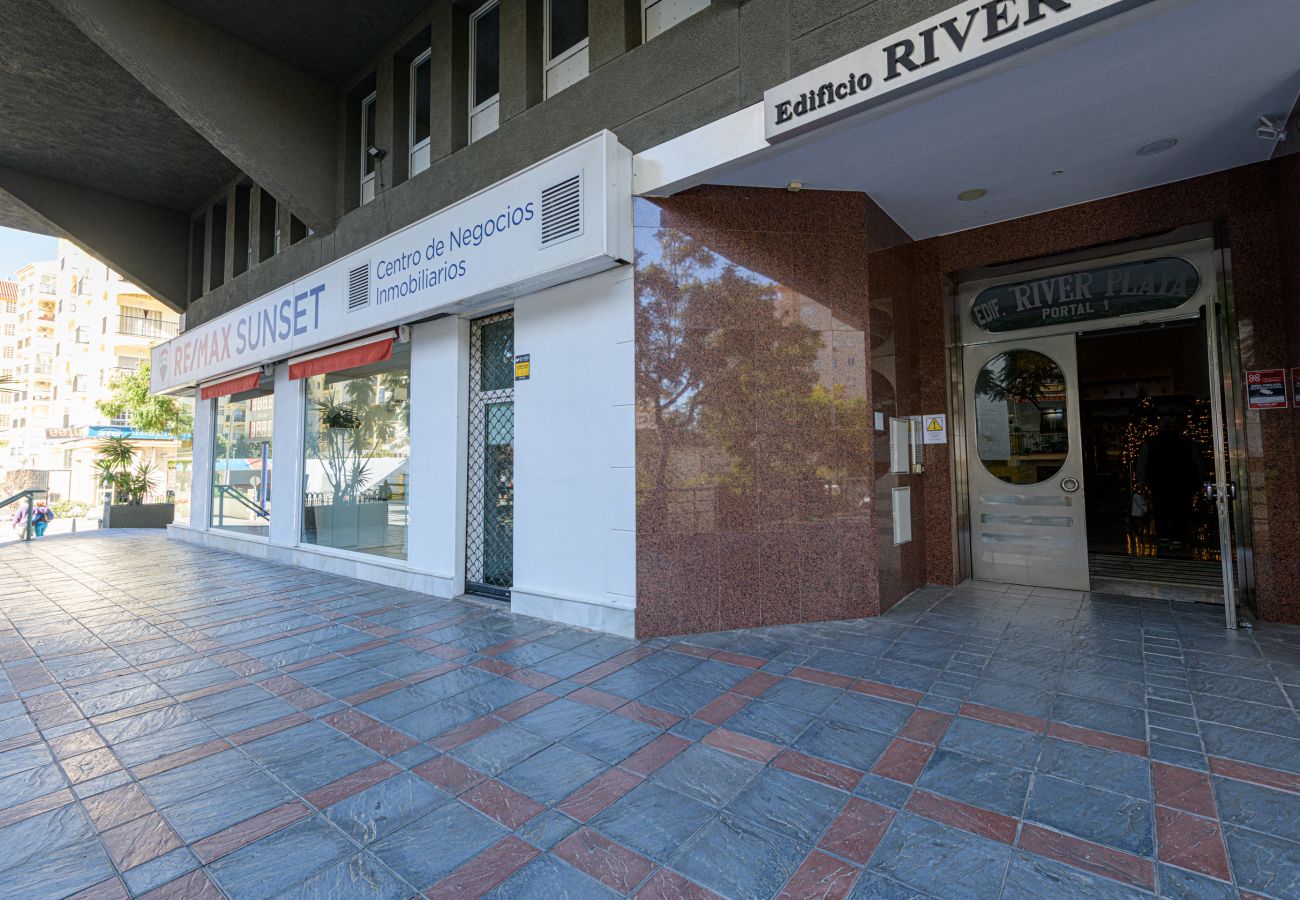 Apartamento en Fuengirola - WintowinRentals Apartamento con increíbles vistas al mar y montaña con piscina en Fuengirola