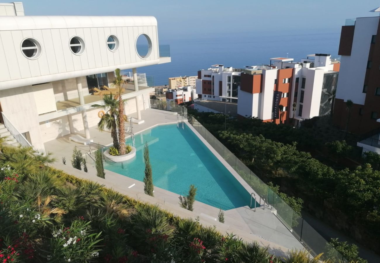 Apartamento en Fuengirola - WintowinRentals Fuengirola – Apartamento Exclusivo con Vistas al Mar, Terraza, Piscina y Parking