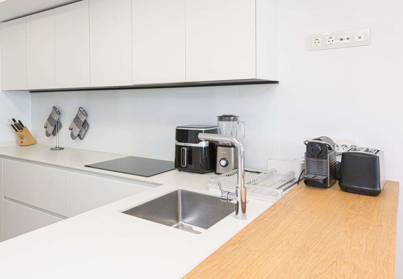 Apartamento en Fuengirola - WintowinRentals Fuengirola – Apartamento Exclusivo con Vistas al Mar, Terraza, Piscina y Parking