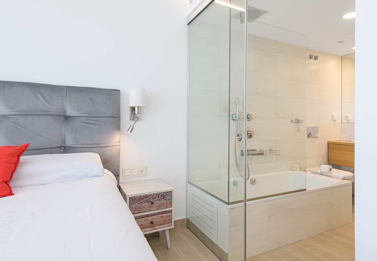 Apartamento en Fuengirola - WintowinRentals Fuengirola – Apartamento Exclusivo con Vistas al Mar, Terraza, Piscina y Parking