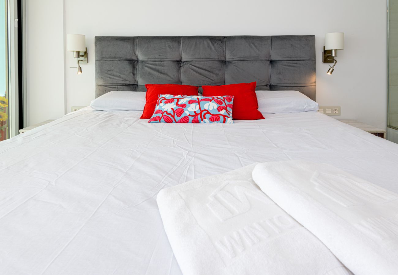 Apartamento en Fuengirola - WintowinRentals Fuengirola – Apartamento Exclusivo con Vistas al Mar, Terraza, Piscina y Parking