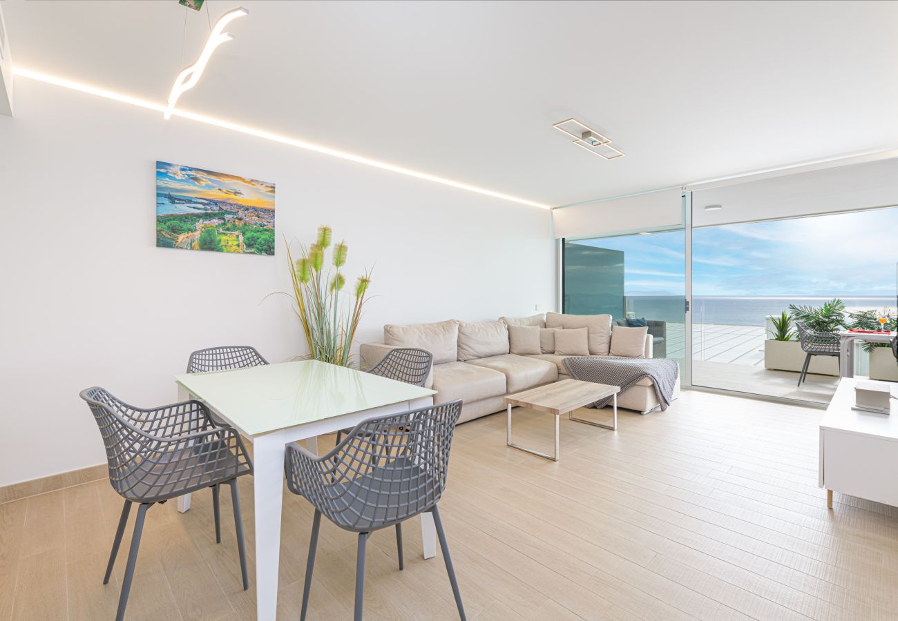 Apartamento en Fuengirola - WintowinRentals Fuengirola – Apartamento Exclusivo con Vistas al Mar, Terraza, Piscina y Parking