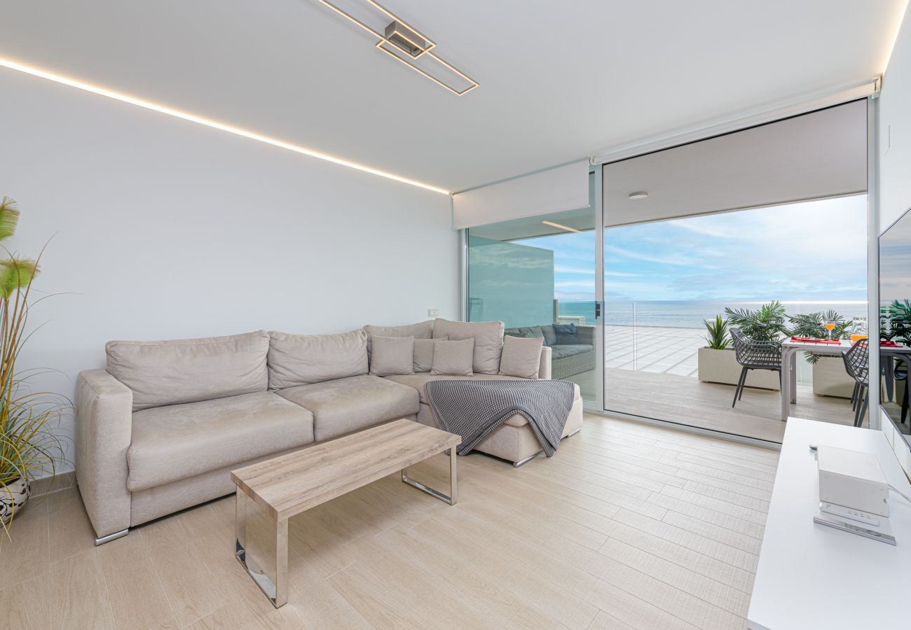 Apartamento en Fuengirola - WintowinRentals Fuengirola – Apartamento Exclusivo con Vistas al Mar, Terraza, Piscina y Parking