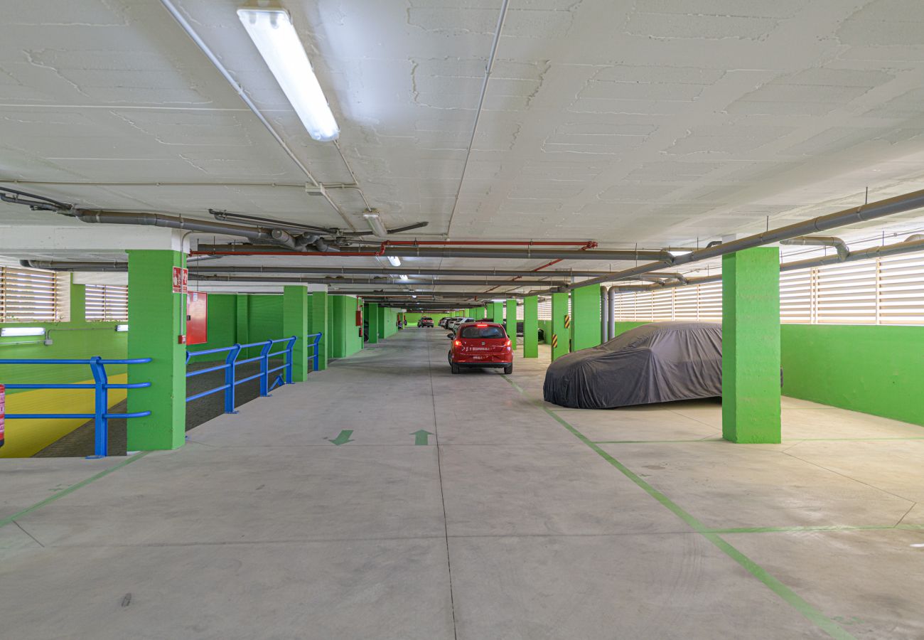 Apartamento en Fuengirola - WintowinRentals Fuengirola – Apartamento Exclusivo con Vistas al Mar, Terraza, Piscina y Parking