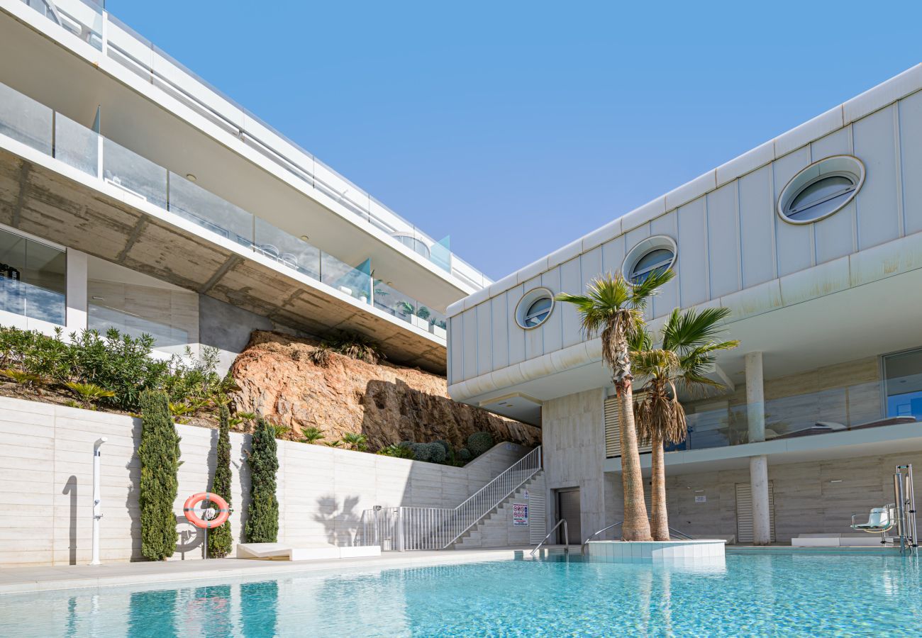 Apartamento en Fuengirola - WintowinRentals Fuengirola – Apartamento Exclusivo con Vistas al Mar, Terraza, Piscina y Parking