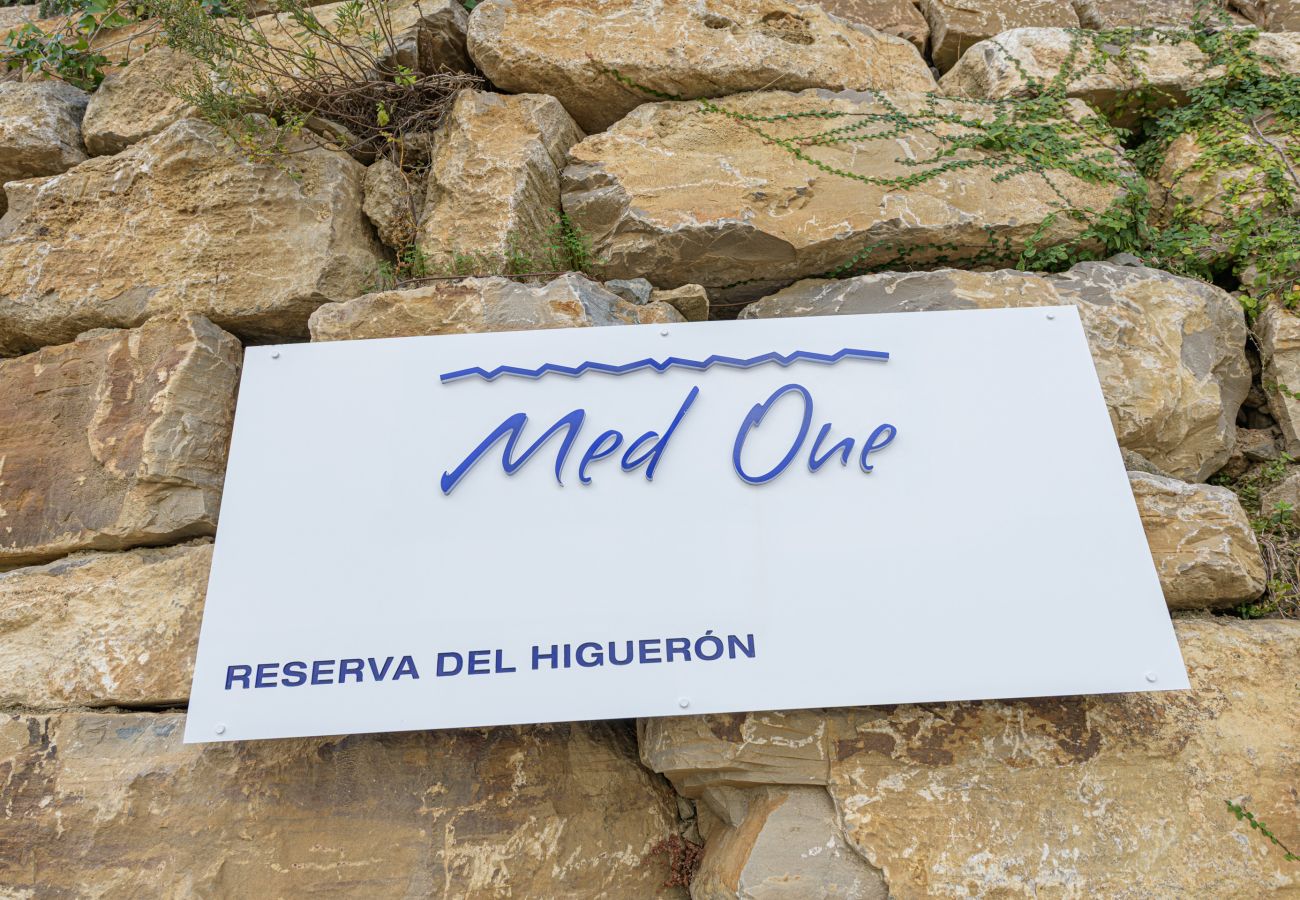 Apartamento en Fuengirola - WintowinRentals Fuengirola – Apartamento Exclusivo con Vistas al Mar, Terraza, Piscina y Parking