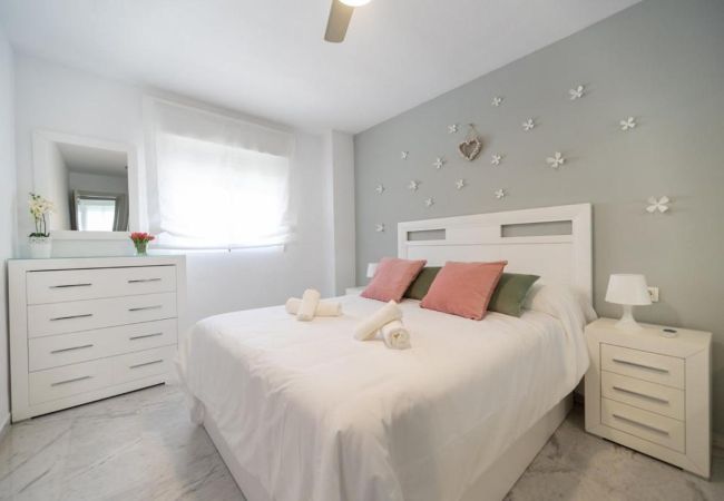 Apartamento en La Cala del Moral - WintowinRentals Terrace, Pool, Parking in Cala del Moral