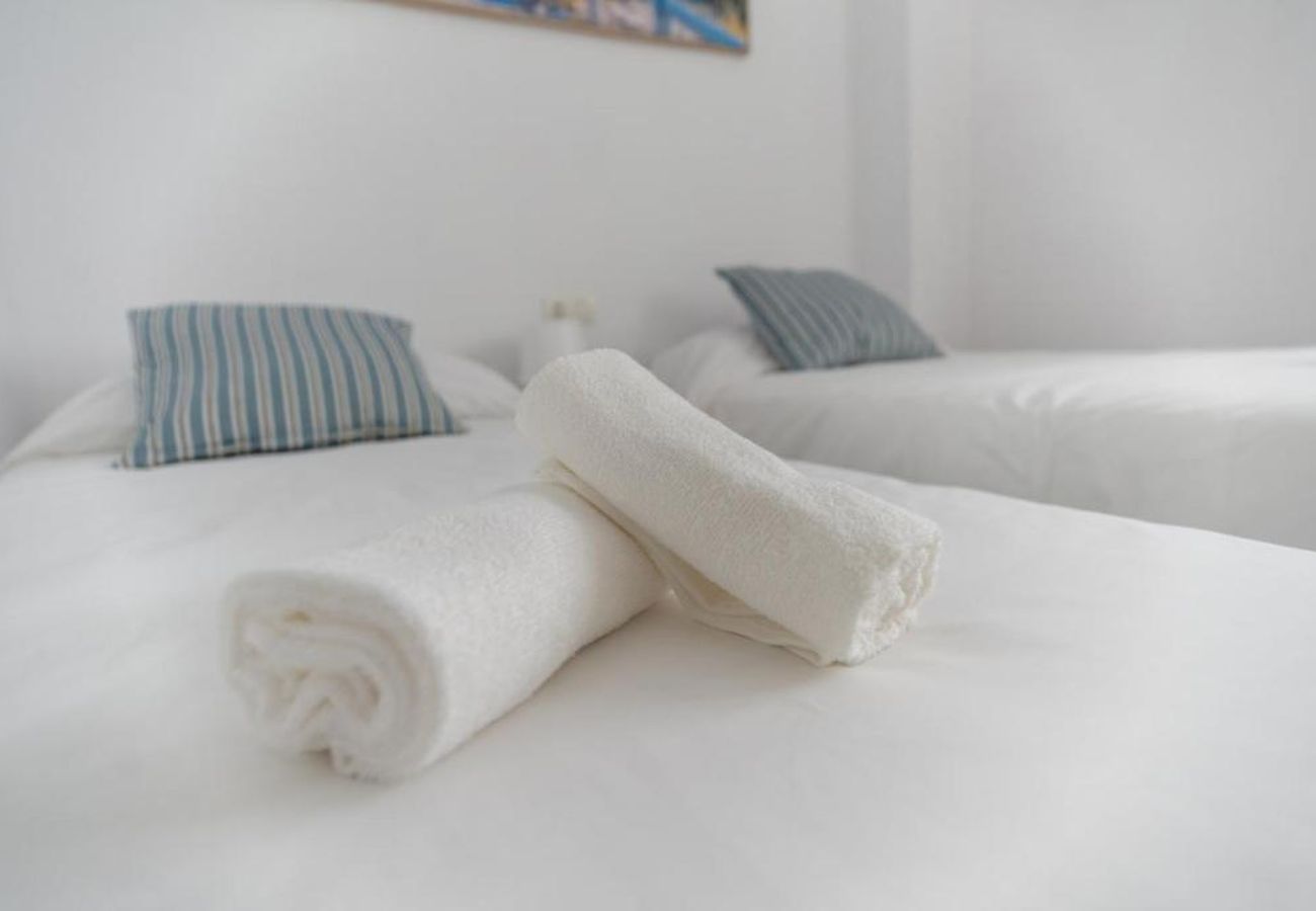 Apartamento en La Cala del Moral - WintowinRentals Terrace, Pool, Parking in Cala del Moral