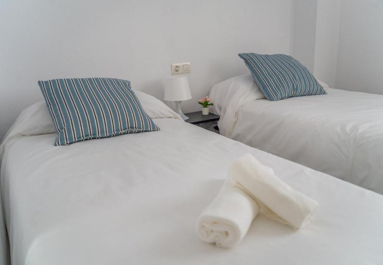 Apartamento en La Cala del Moral - WintowinRentals Terrace, Pool, Parking in Cala del Moral