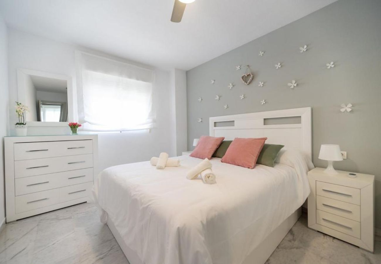 Apartamento en La Cala del Moral - WintowinRentals Terrace, Pool, Parking in Cala del Moral