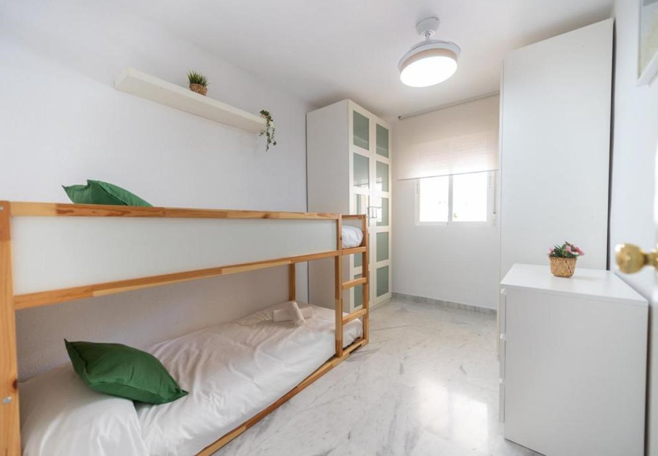 Apartamento en La Cala del Moral - WintowinRentals Terrace, Pool, Parking in Cala del Moral