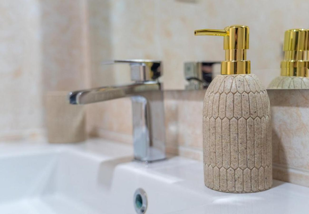 Apartamento en La Cala del Moral - WintowinRentals Terrace, Pool, Parking in Cala del Moral