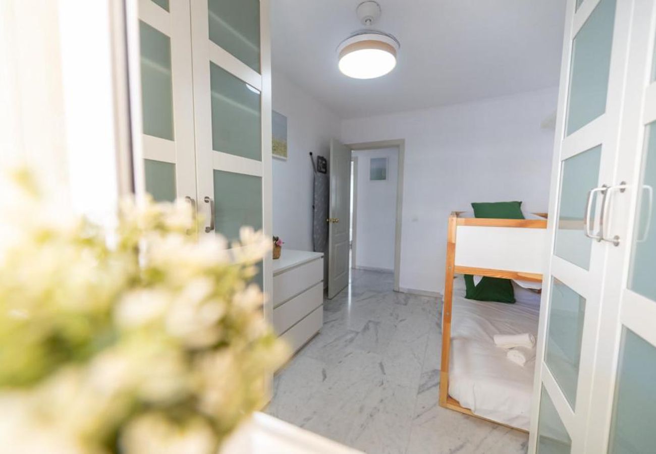Apartamento en La Cala del Moral - WintowinRentals Terrace, Pool, Parking in Cala del Moral