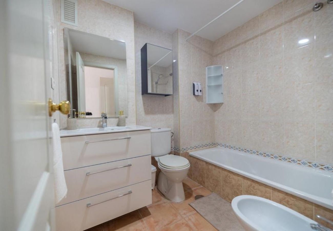 Apartamento en La Cala del Moral - WintowinRentals Terrace, Pool, Parking in Cala del Moral