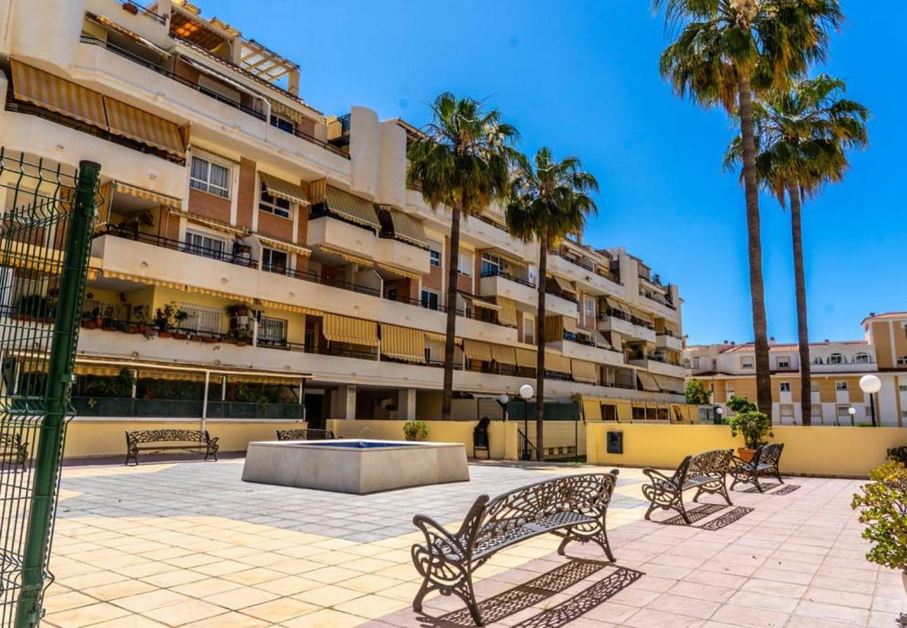 Apartamento en La Cala del Moral - WintowinRentals Terrace, Pool, Parking in Cala del Moral