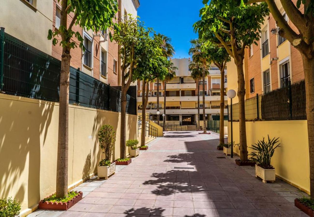 Apartamento en La Cala del Moral - WintowinRentals Terrace, Pool, Parking in Cala del Moral