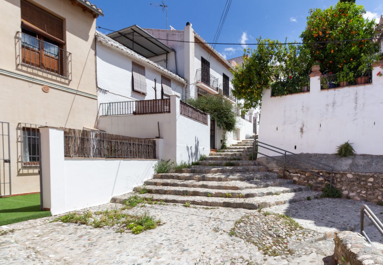 Apartamento en Granada - WintowinRentals Acogedor apartamento con patio privado junto al Albaicín