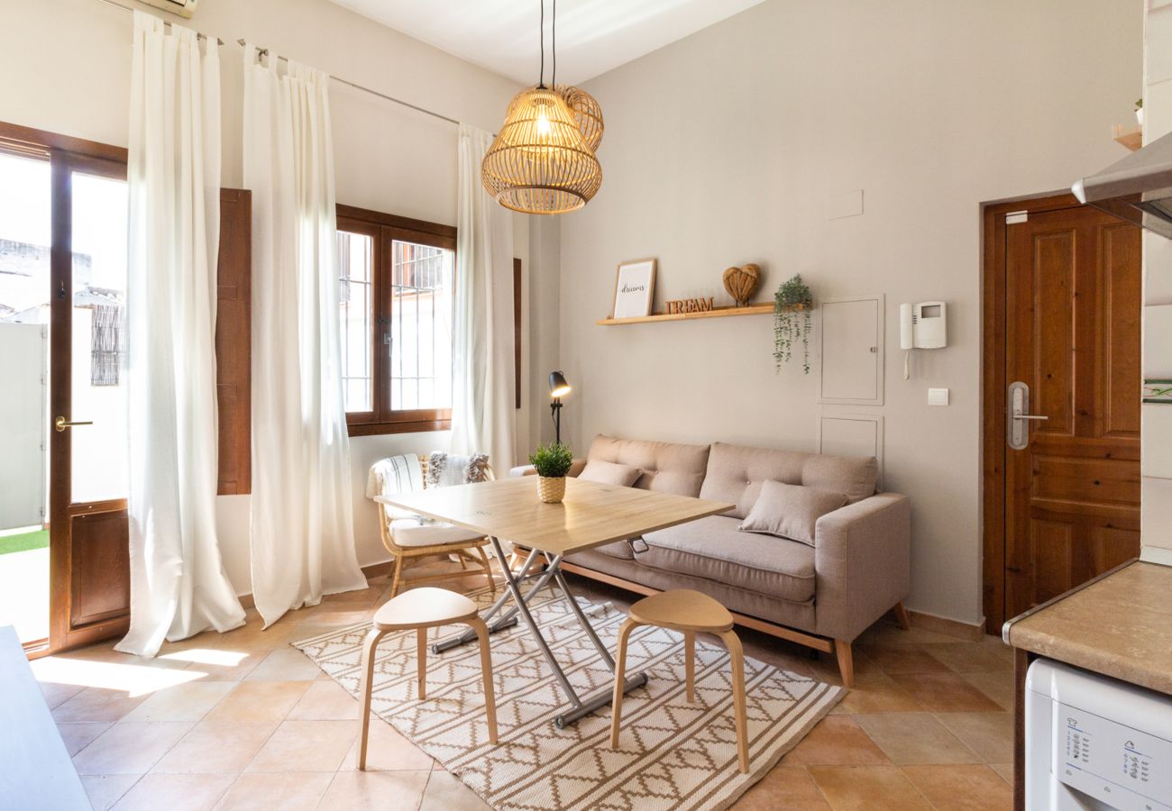 Apartamento en Granada - WintowinRentals Acogedor apartamento con patio privado junto al Albaicín