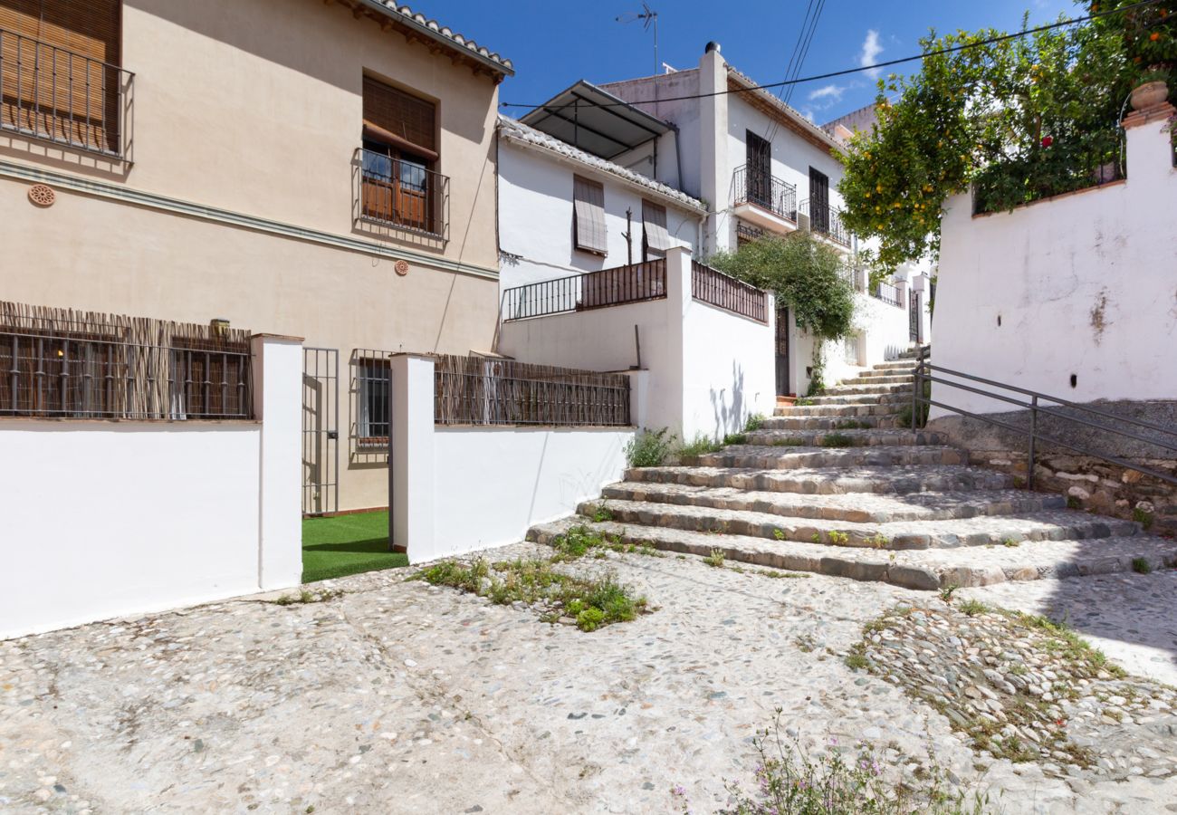 Apartamento en Granada - WintowinRentals Acogedor apartamento con patio privado junto al Albaicín