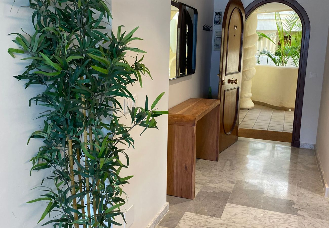 Apartamento en Benalmádena - WintowinRentals Apartamento Premium con Terraza y Vistas Impresionantes en Puerto Marina