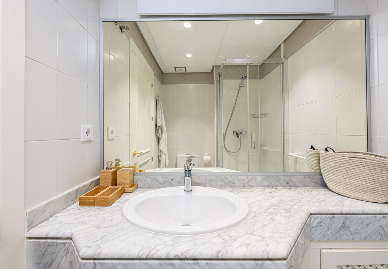 Apartamento en Benalmádena - WintowinRentals Apartamento Premium con Terraza y Vistas Impresionantes en Puerto Marina