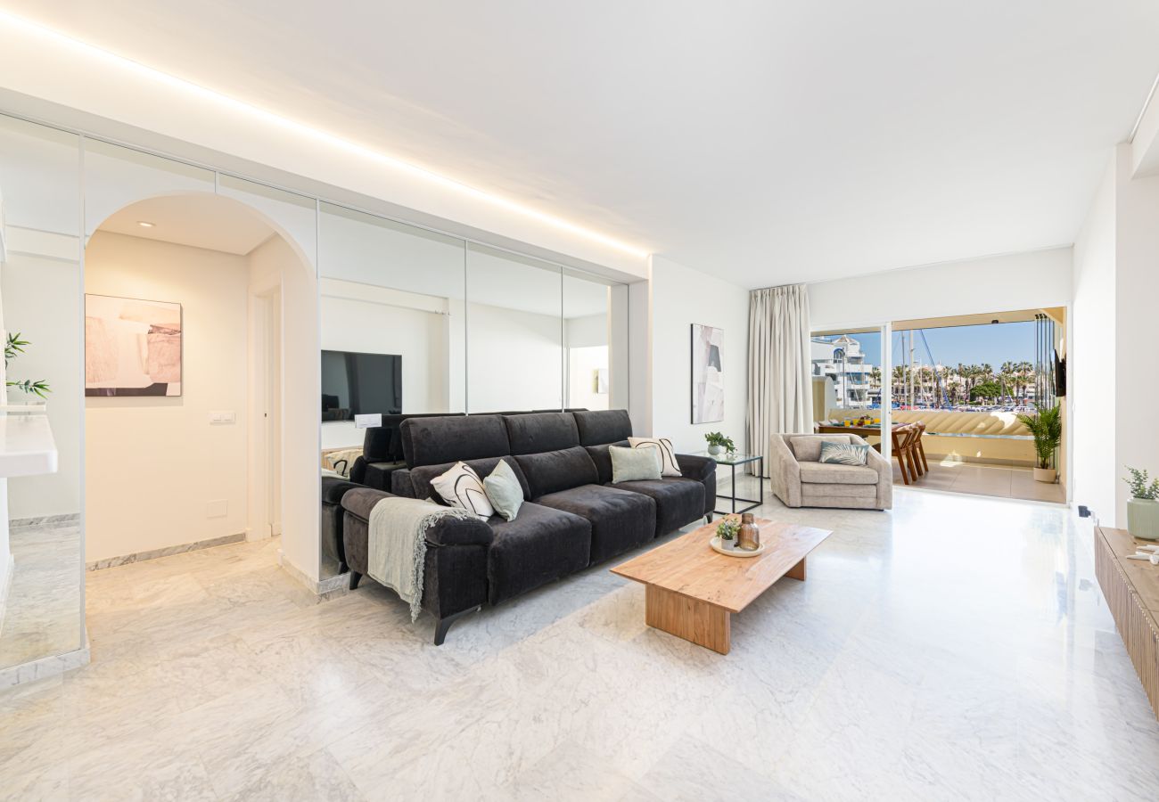 Apartamento en Benalmádena - WintowinRentals Apartamento Premium con Terraza y Vistas Impresionantes en Puerto Marina