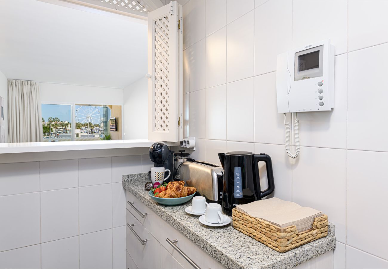 Apartamento en Benalmádena - WintowinRentals Apartamento Premium con Terraza y Vistas Impresionantes en Puerto Marina