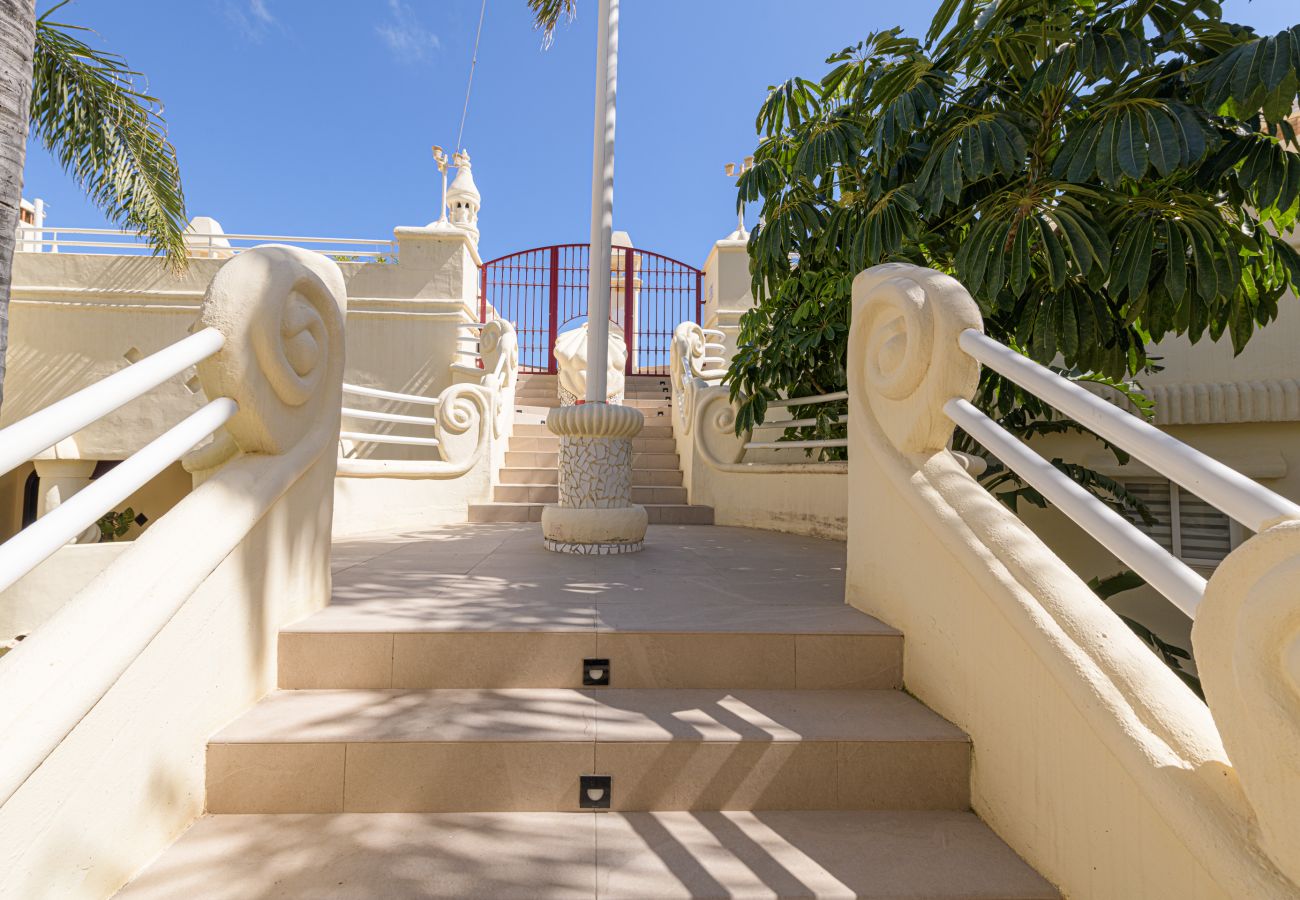 Apartamento en Benalmádena - WintowinRentals Apartamento Premium con Terraza y Vistas Impresionantes en Puerto Marina