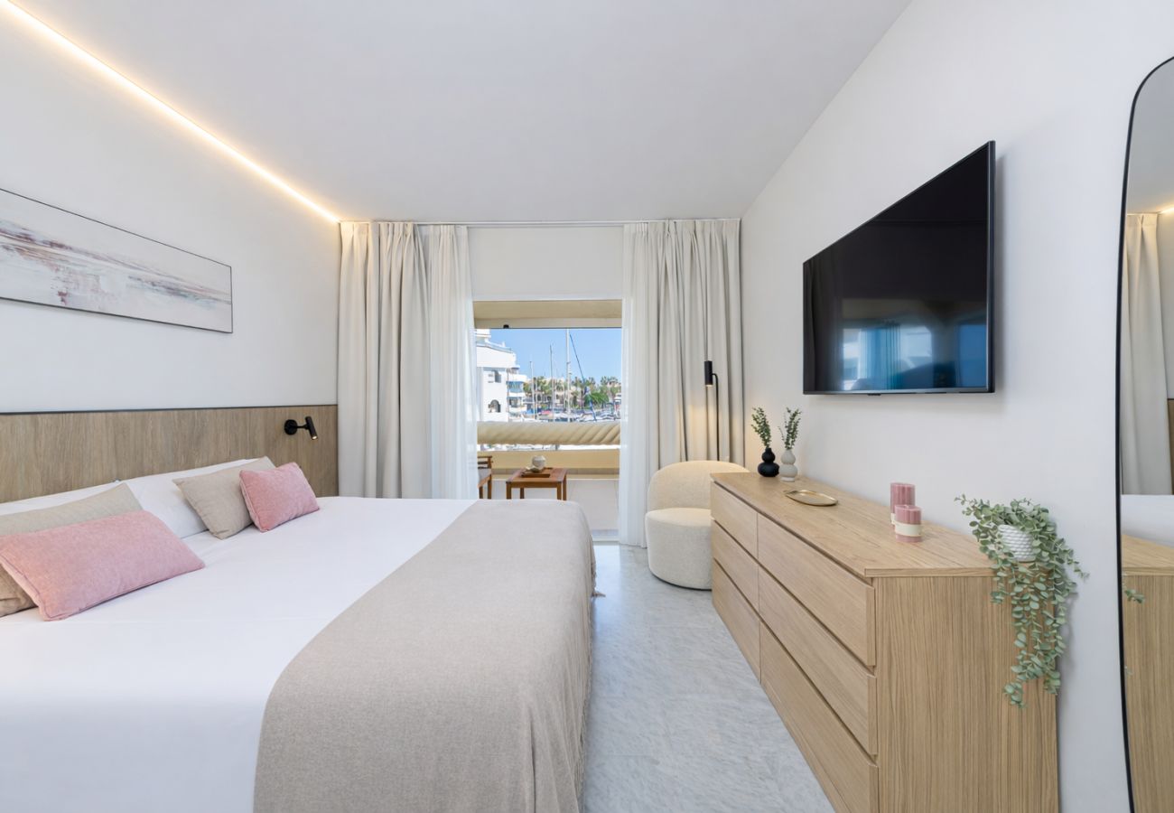 Apartamento en Benalmádena - WintowinRentals Apartamento Premium con Terraza y Vistas Impresionantes en Puerto Marina