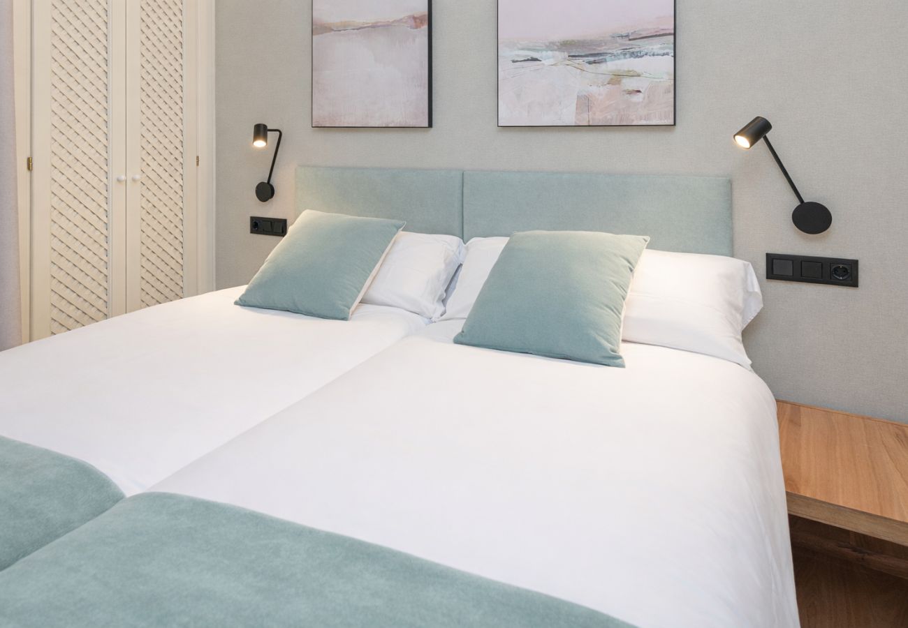 Apartamento en Benalmádena - WintowinRentals Apartamento Premium con Terraza y Vistas Impresionantes en Puerto Marina