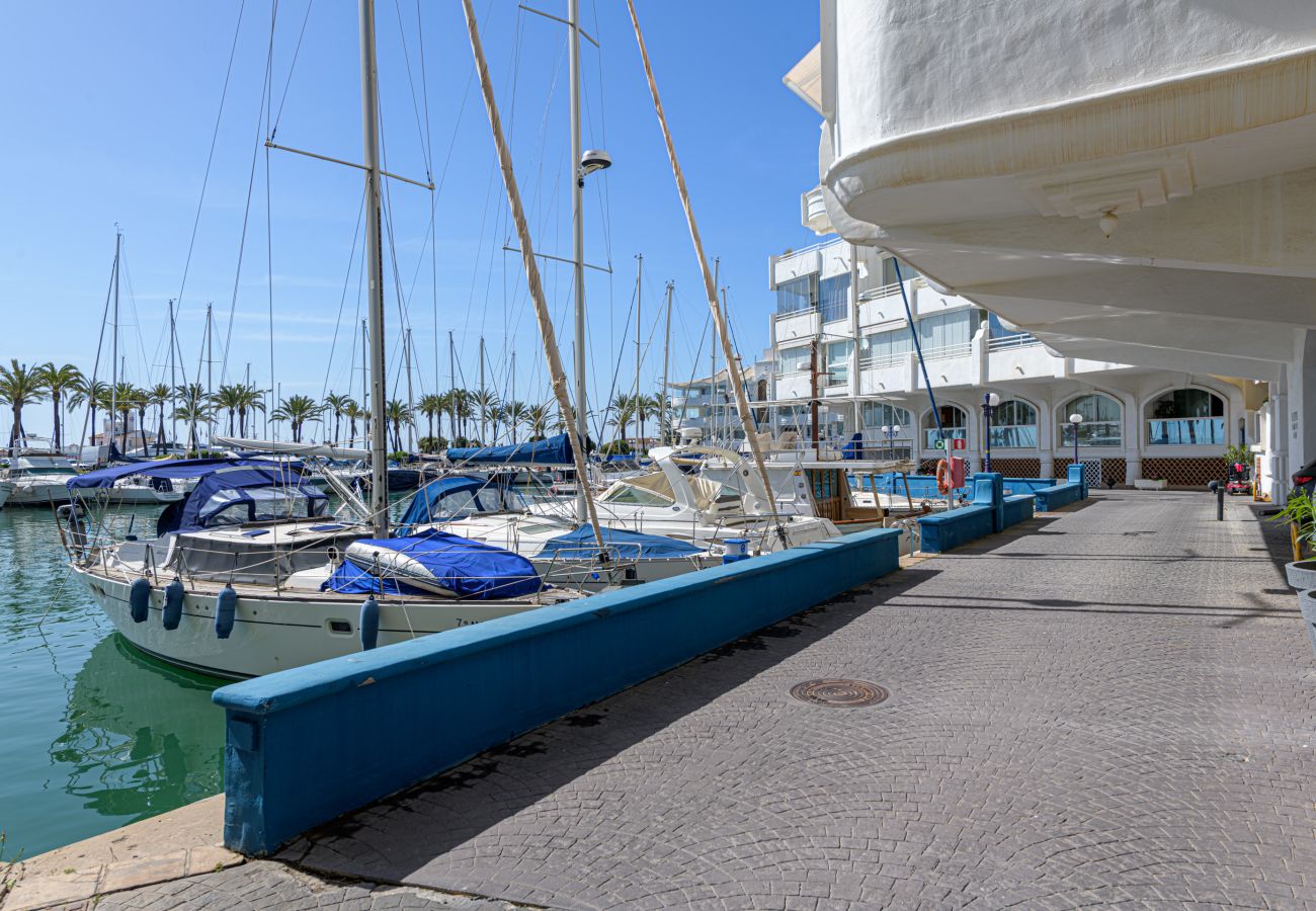 Apartamento en Benalmádena - WintowinRentals Apartamento Premium con Terraza y Vistas Impresionantes en Puerto Marina