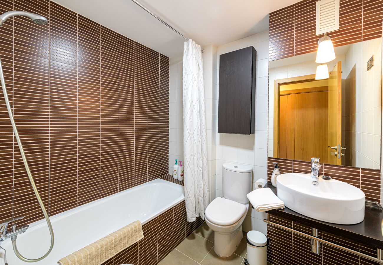 Apartamento en Málaga - WintowinRentals SkyView Teatinos: terraza, luz y vistas en Málaga