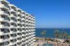 Apartamento en Torremolinos - WintowinRentals Newly Renovated Private Suite Beachfront & Steps to the Marina