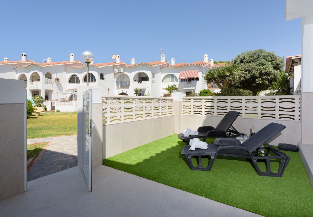 Casa en Rincón de la Victoria - WIN TO WIN RENTALS CASA EN PRIMERA LÍNEA DE PLAYA CON TERRAZA