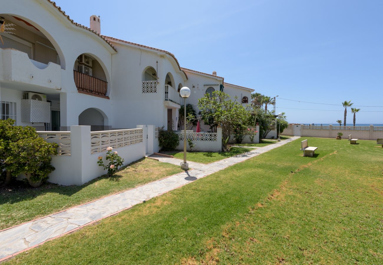 Casa en Rincón de la Victoria - WIN TO WIN RENTALS CASA EN PRIMERA LÍNEA DE PLAYA CON TERRAZA