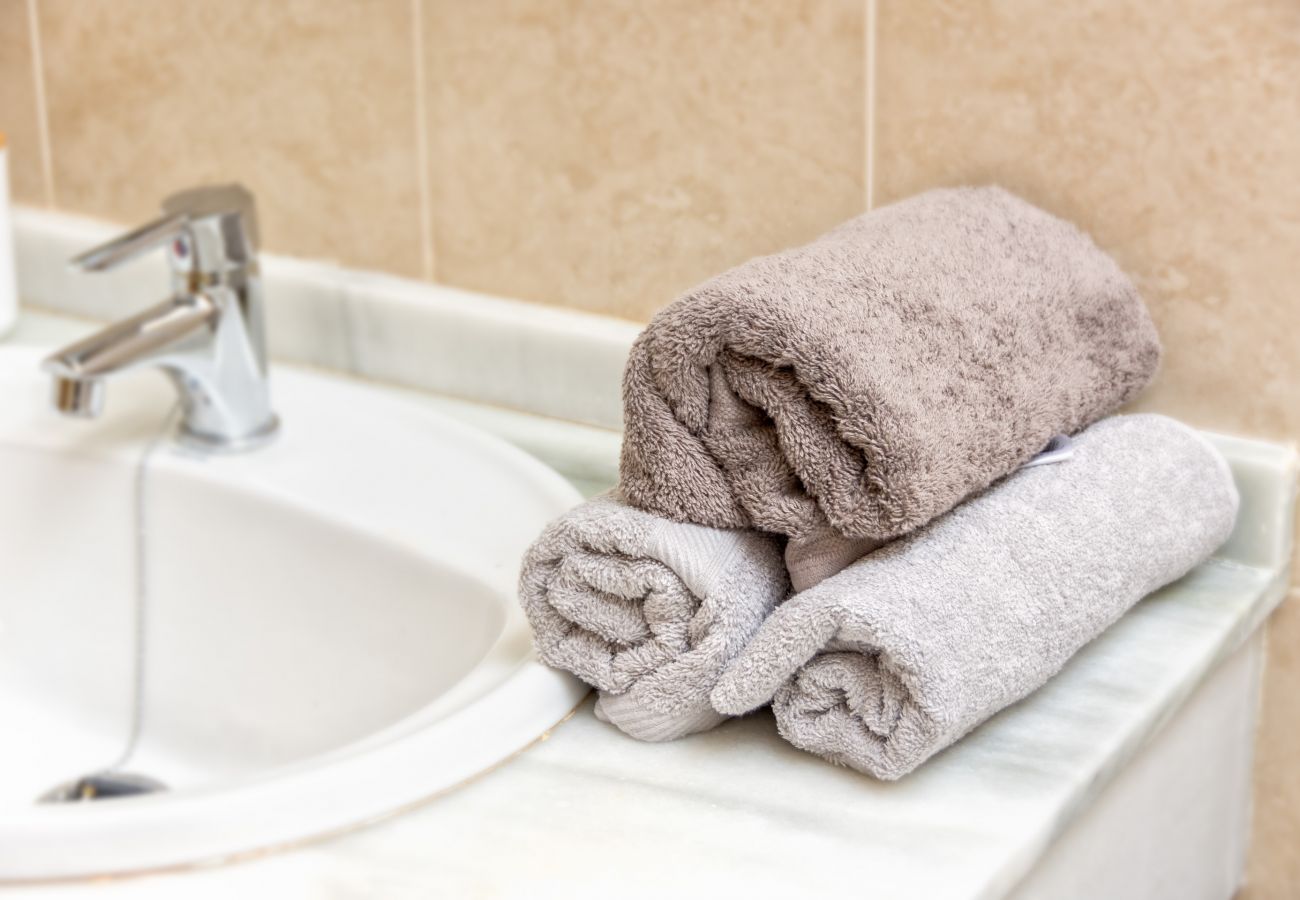 Ferienwohnung in Rincón de la Victoria - WintowinRentals Perfekte Lage, Strand, Pool & Parkplatz.