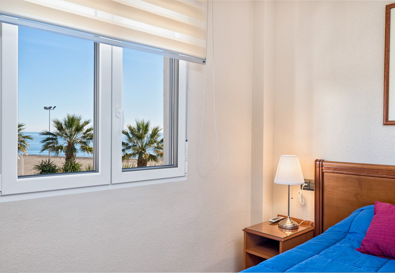 Ferienwohnung in Rincón de la Victoria - WintowinRentals La Posada del Mar 1. Linie Strand.