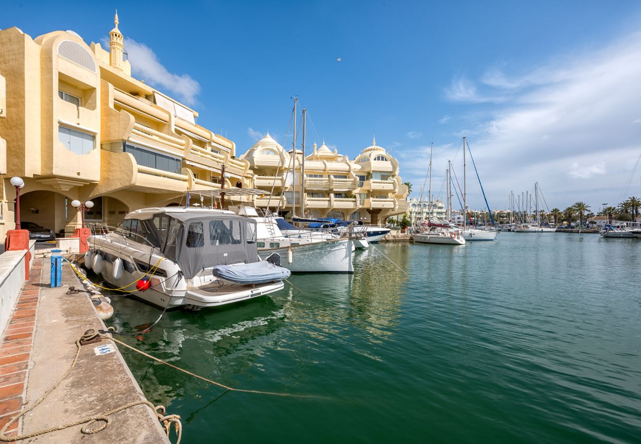 Ferienwohnung in Benalmádena - WintowinRentals Luxus und Meerblick  Puerto Marina.