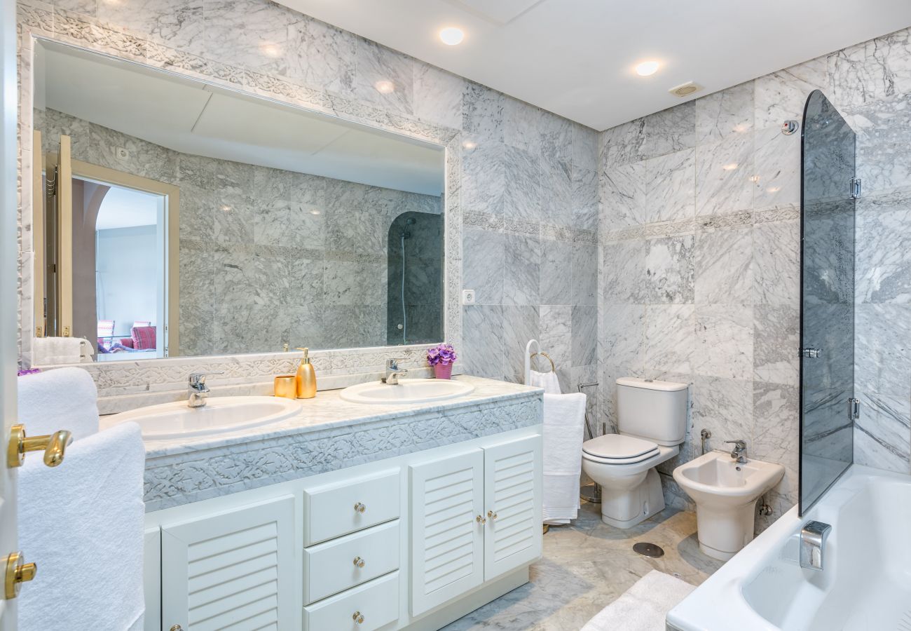 Ferienwohnung in Benalmádena - WintowinRentals Luxus und Meerblick  Puerto Marina.